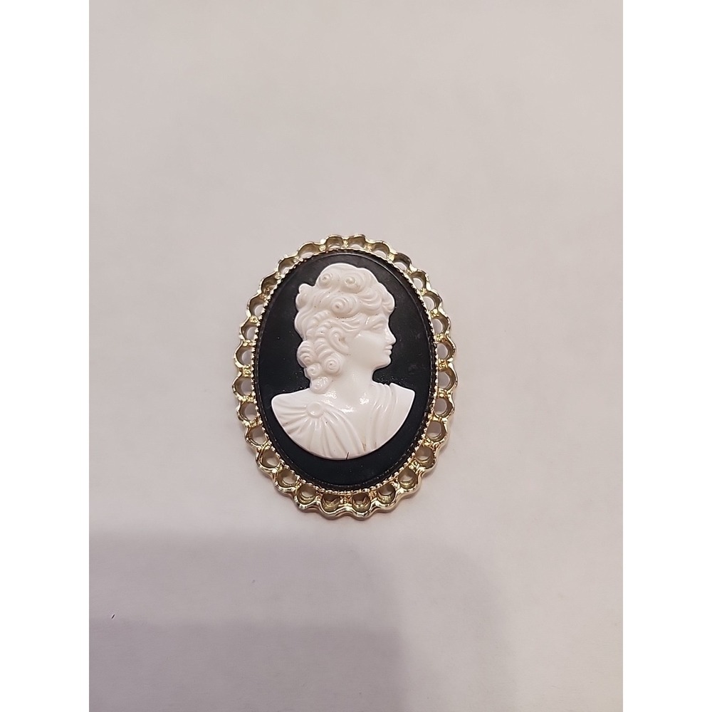 vintage‎ Black And White brooch pin pendant